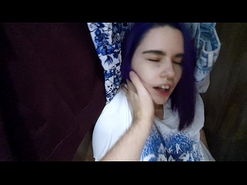❤️ Nire ahizpa armairuan aurkitu eta lagundu zion esperma ❌ Porno gurean eu.redpornpictures.ru ☑